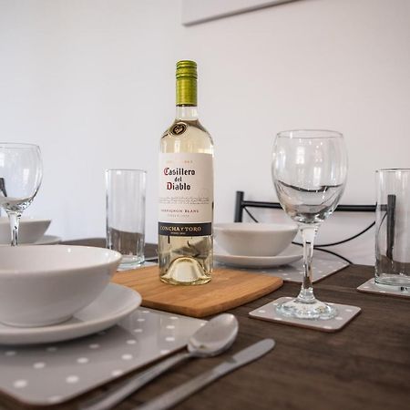 Welcome - Business Or Pleasure! Southampton 'City Vibes' # Stylish Apartment With Outdoor Courtyard! 1-4 Guests Book Your City Break Or Pre-Cruise Stay! Close To Mayflower Theatre, Universities, Cruise Terminals, Hospitals & Shops! Exterior foto