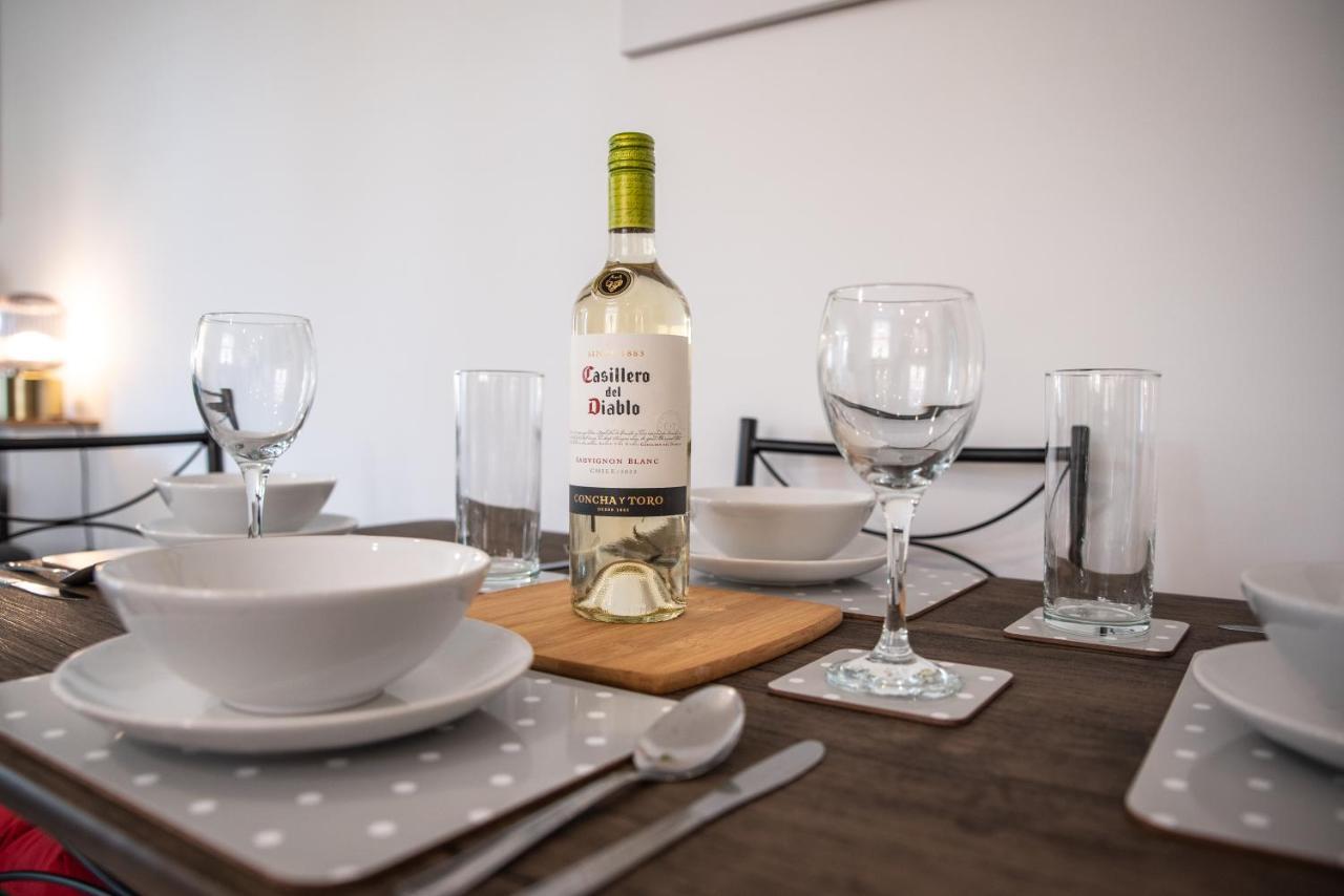 Welcome - Business Or Pleasure! Southampton 'City Vibes' # Stylish Apartment With Outdoor Courtyard! 1-4 Guests Book Your City Break Or Pre-Cruise Stay! Close To Mayflower Theatre, Universities, Cruise Terminals, Hospitals & Shops! Exterior foto
