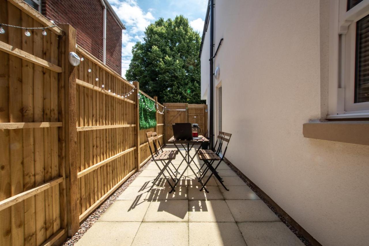 Welcome - Business Or Pleasure! Southampton 'City Vibes' # Stylish Apartment With Outdoor Courtyard! 1-4 Guests Book Your City Break Or Pre-Cruise Stay! Close To Mayflower Theatre, Universities, Cruise Terminals, Hospitals & Shops! Exterior foto