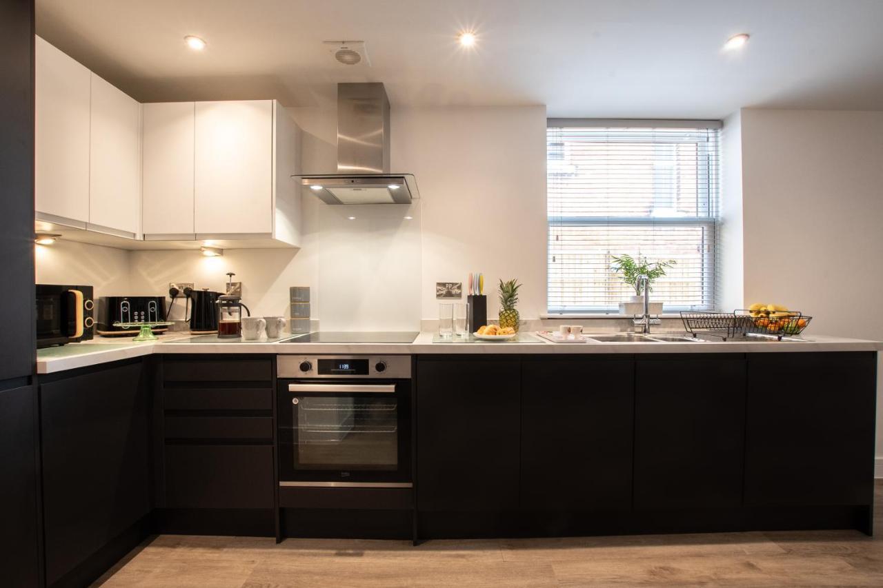 Welcome - Business Or Pleasure! Southampton 'City Vibes' # Stylish Apartment With Outdoor Courtyard! 1-4 Guests Book Your City Break Or Pre-Cruise Stay! Close To Mayflower Theatre, Universities, Cruise Terminals, Hospitals & Shops! Exterior foto