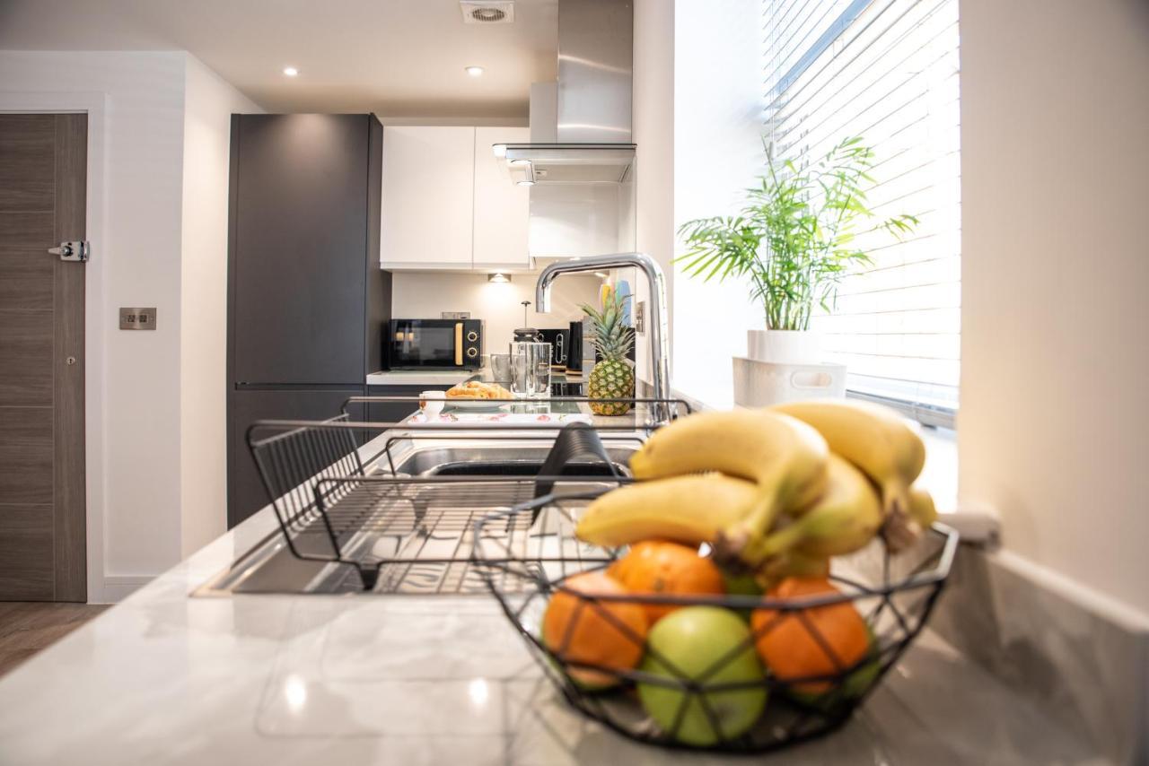 Welcome - Business Or Pleasure! Southampton 'City Vibes' # Stylish Apartment With Outdoor Courtyard! 1-4 Guests Book Your City Break Or Pre-Cruise Stay! Close To Mayflower Theatre, Universities, Cruise Terminals, Hospitals & Shops! Exterior foto
