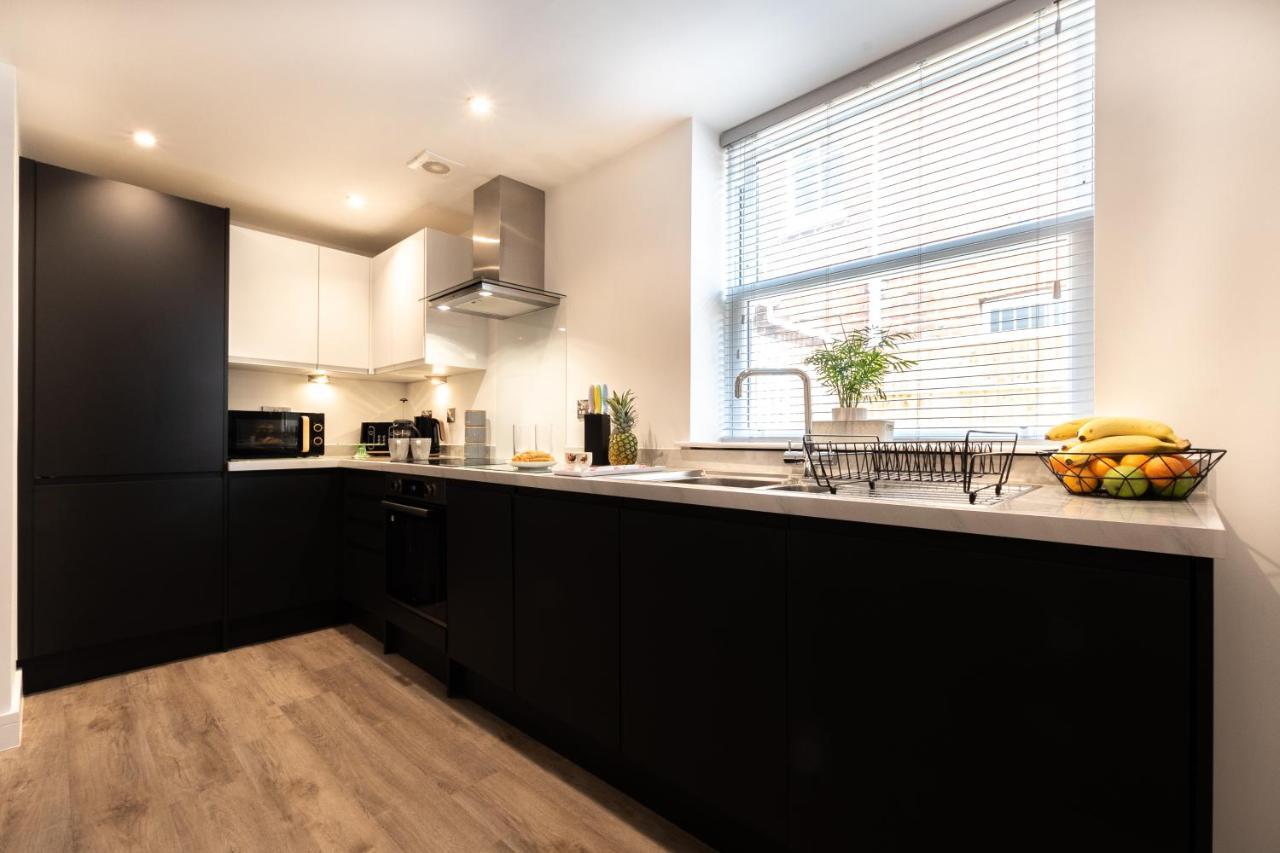 Welcome - Business Or Pleasure! Southampton 'City Vibes' # Stylish Apartment With Outdoor Courtyard! 1-4 Guests Book Your City Break Or Pre-Cruise Stay! Close To Mayflower Theatre, Universities, Cruise Terminals, Hospitals & Shops! Exterior foto