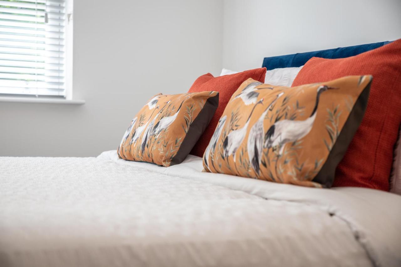 Welcome - Business Or Pleasure! Southampton 'City Vibes' # Stylish Apartment With Outdoor Courtyard! 1-4 Guests Book Your City Break Or Pre-Cruise Stay! Close To Mayflower Theatre, Universities, Cruise Terminals, Hospitals & Shops! Exterior foto