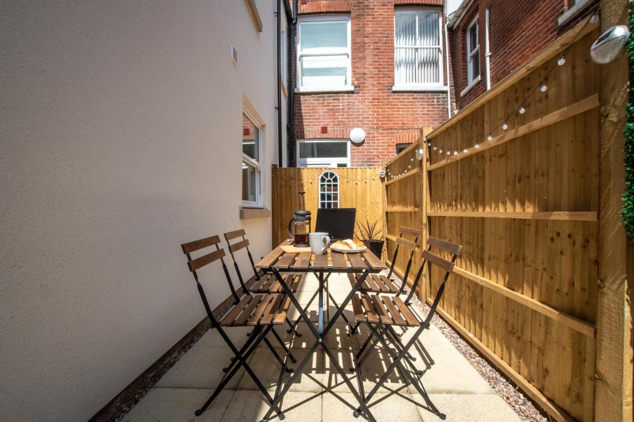 Welcome - Business Or Pleasure! Southampton 'City Vibes' # Stylish Apartment With Outdoor Courtyard! 1-4 Guests Book Your City Break Or Pre-Cruise Stay! Close To Mayflower Theatre, Universities, Cruise Terminals, Hospitals & Shops! Exterior foto