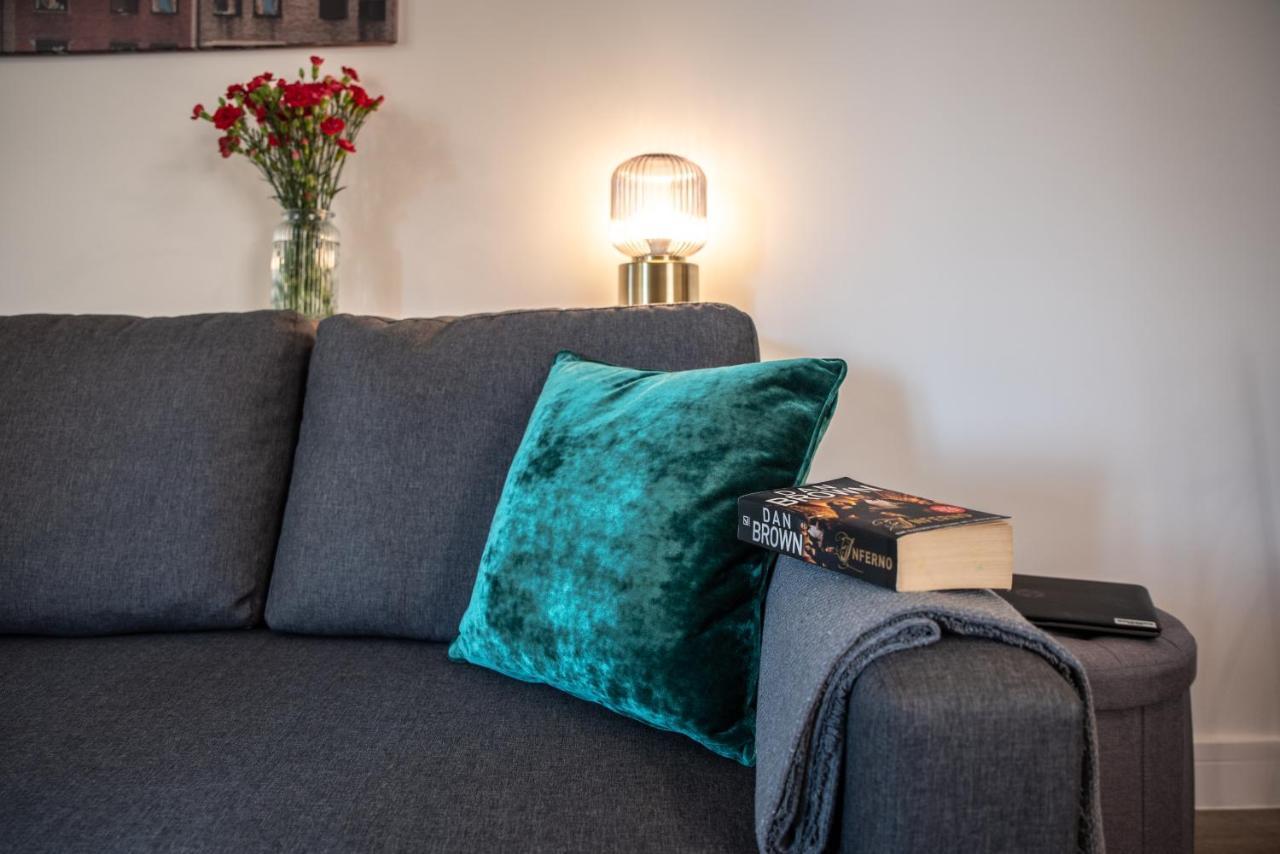 Welcome - Business Or Pleasure! Southampton 'City Vibes' # Stylish Apartment With Outdoor Courtyard! 1-4 Guests Book Your City Break Or Pre-Cruise Stay! Close To Mayflower Theatre, Universities, Cruise Terminals, Hospitals & Shops! Exterior foto