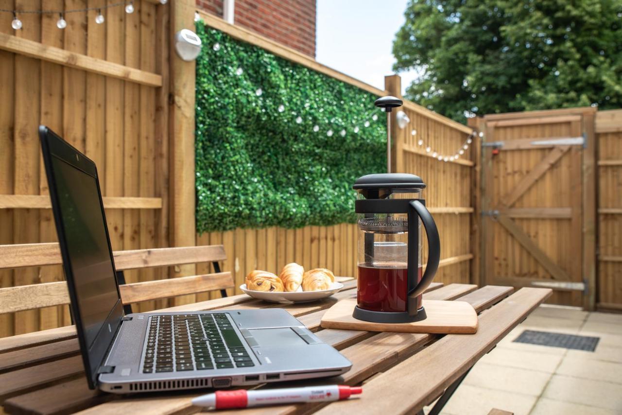 Welcome - Business Or Pleasure! Southampton 'City Vibes' # Stylish Apartment With Outdoor Courtyard! 1-4 Guests Book Your City Break Or Pre-Cruise Stay! Close To Mayflower Theatre, Universities, Cruise Terminals, Hospitals & Shops! Exterior foto